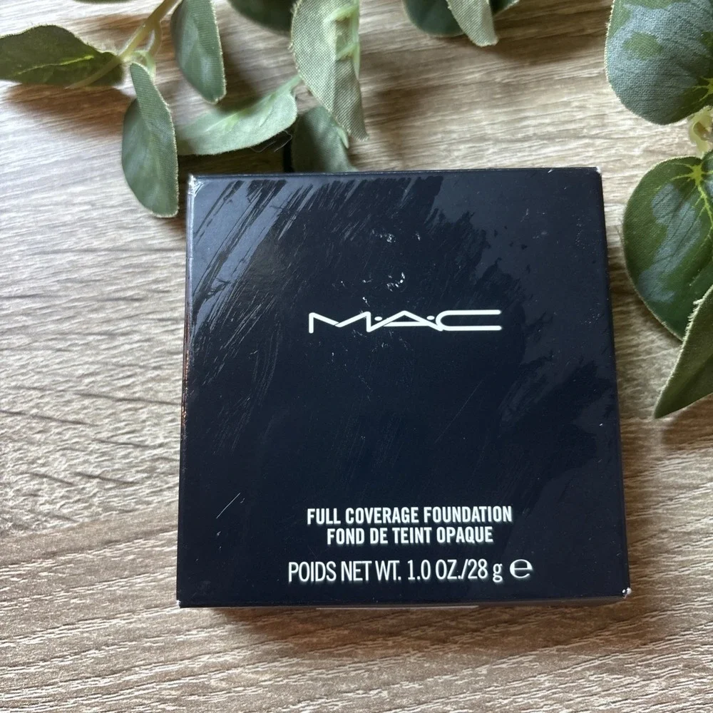 M.A.C Full Coverage Foundation - NW45 - 1 oz / 28 g - New in Box
